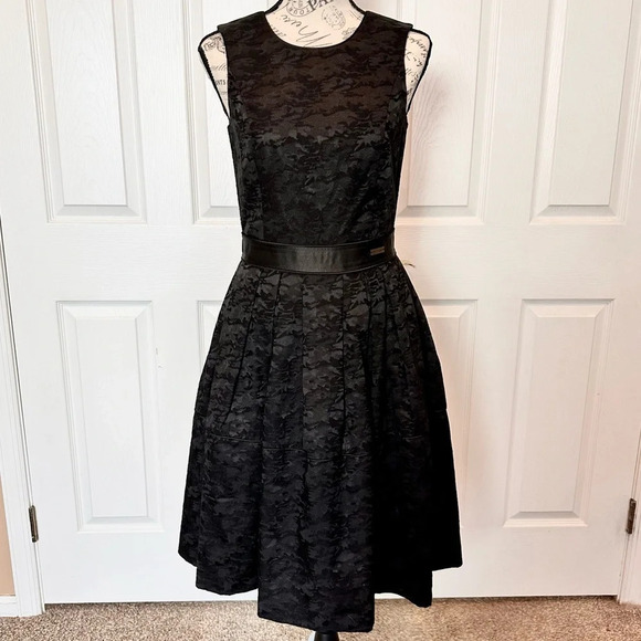 PINK TARTAN Black Brocade Sleeveless Pleated Cocktail Party Dress Sz 2 STUNNING - Picture 1 of 14